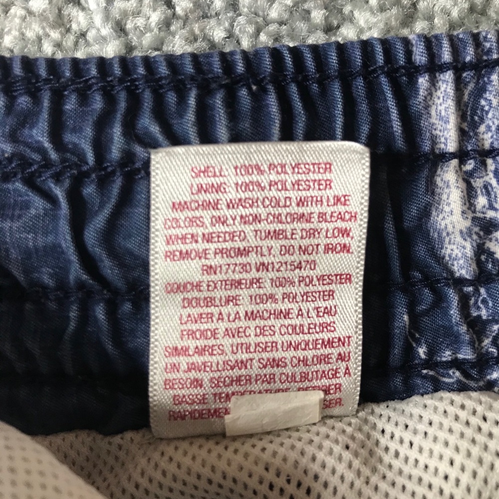 Swim shorts with crab pattern - Picture 9 of 9
